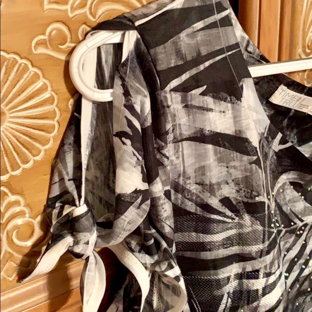 Blouse/Top - Picture 4 of 5